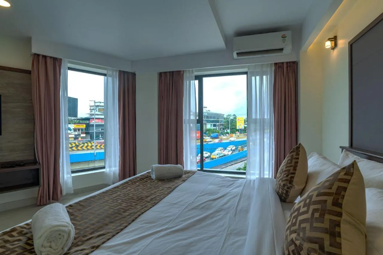 Arctic Hotel Kochi 4*,