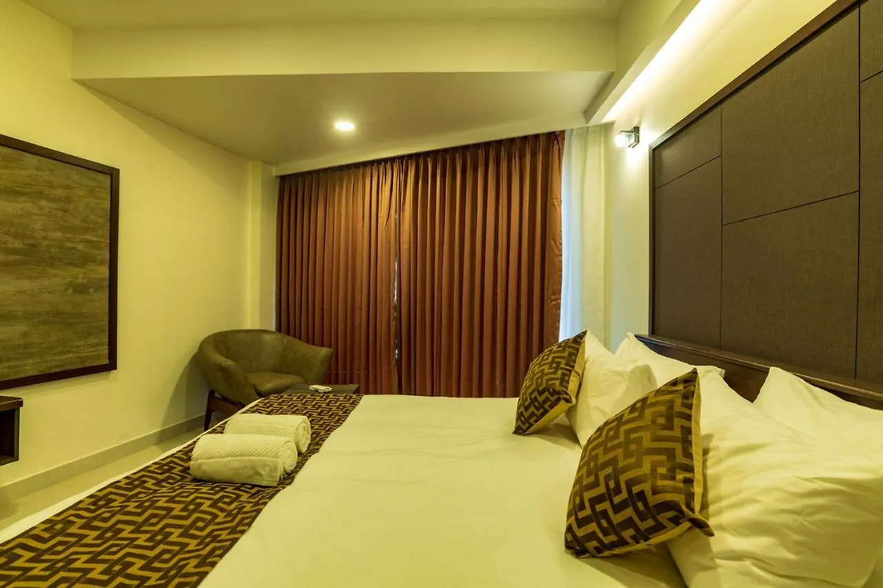 Arctic Hotel Kochi 4*,