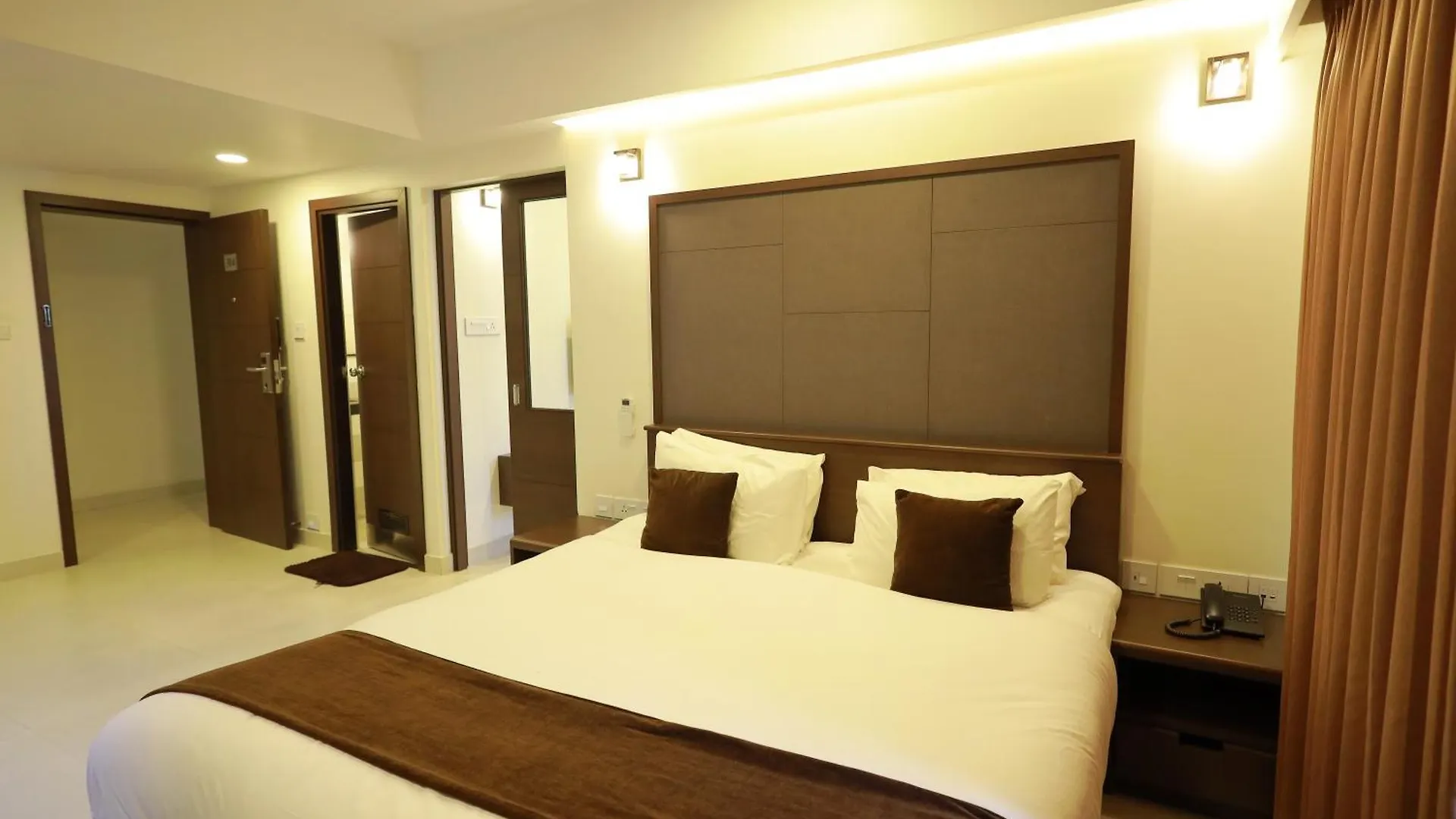 Arctic Hotel Kochi 4*,